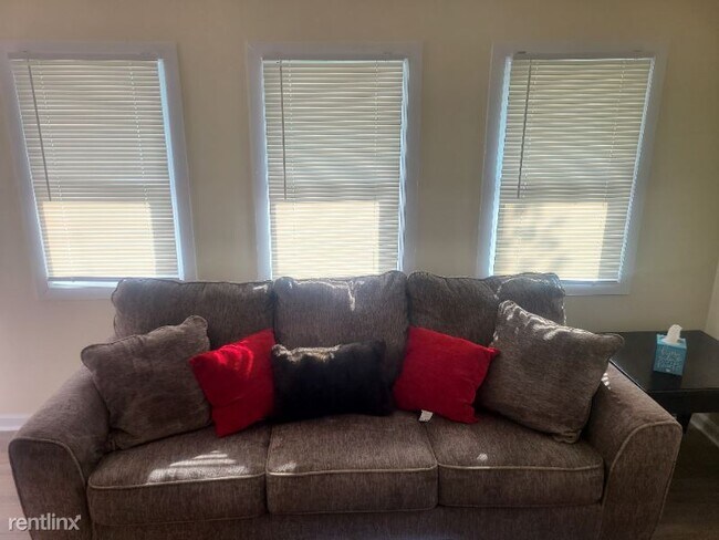 Foto del edificio - 3 br, 1.5 bath House - N. Delaware Ave