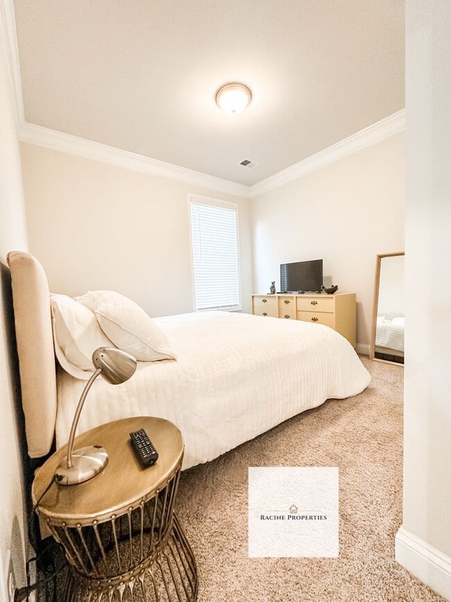Building Photo - Beautiful and Spacious Home in Greer, SC