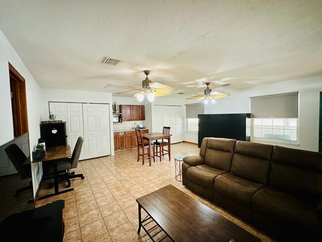 Separate work space and space saving Murphy bed - 1133 Glenwood Rd