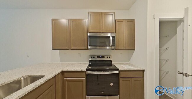 Foto del edificio - 6136 Taramore Ln NW