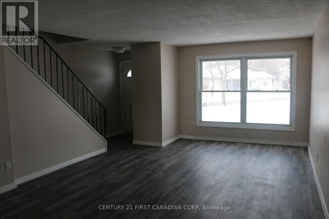 Building Photo - 51 Sholto Dr