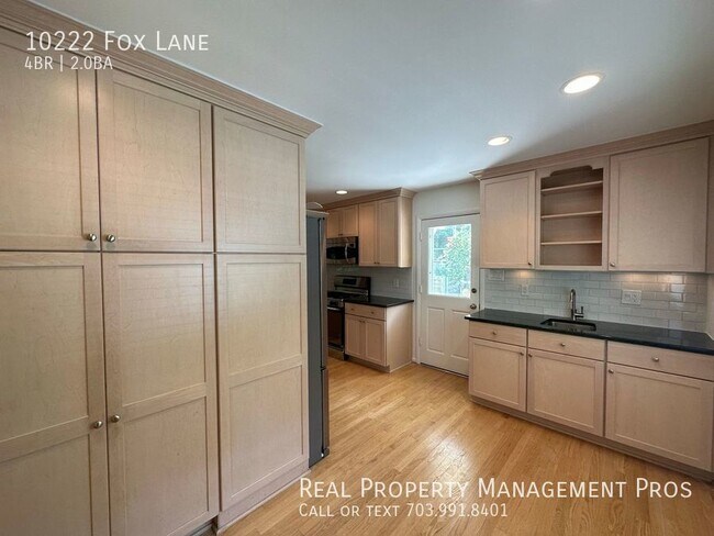 Building Photo - Qualify for a zero deposit? Recently Remod...
