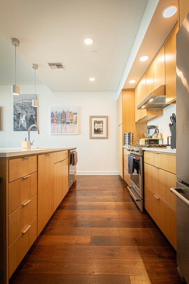 Foto del edificio - 1322 E 12th St