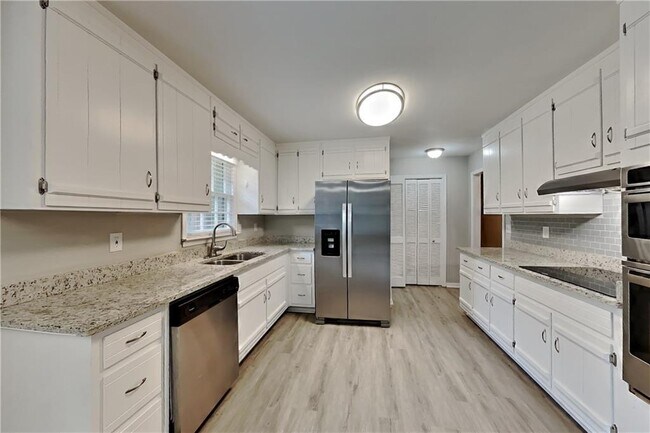 Foto del edificio - 255 St Patrick Dr SW