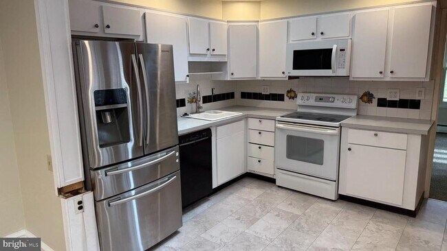 Building Photo - 328 Hutchinson Terrace