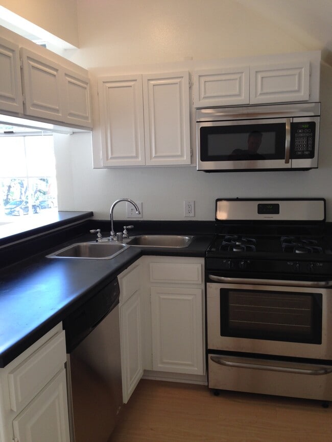 Building Photo - 7665 Fountain Ave