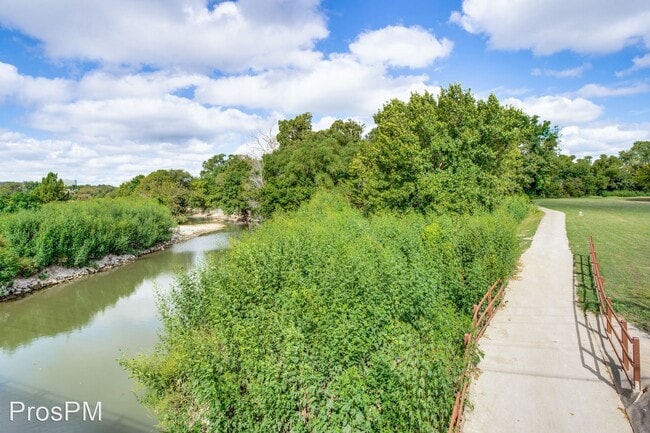 Building Photo - 1 br, 1 bath House - 7525 Holly Hill Drive...