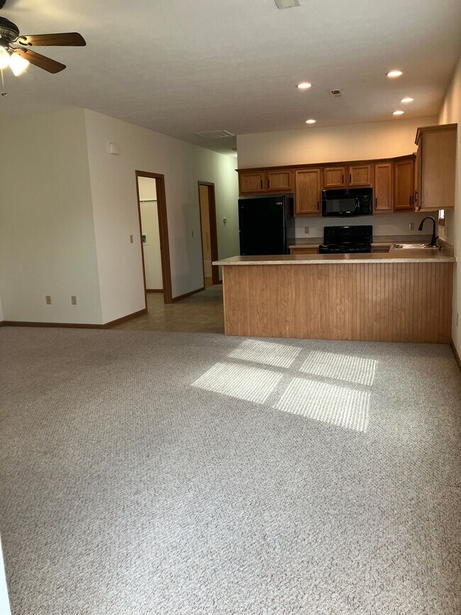 Foto del edificio - Coming soon! 2 Bedroom, Ranch Townhome with Garage!