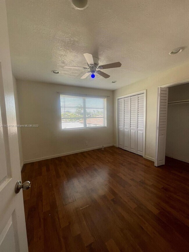 Foto del edificio - 2175 NE 56th St