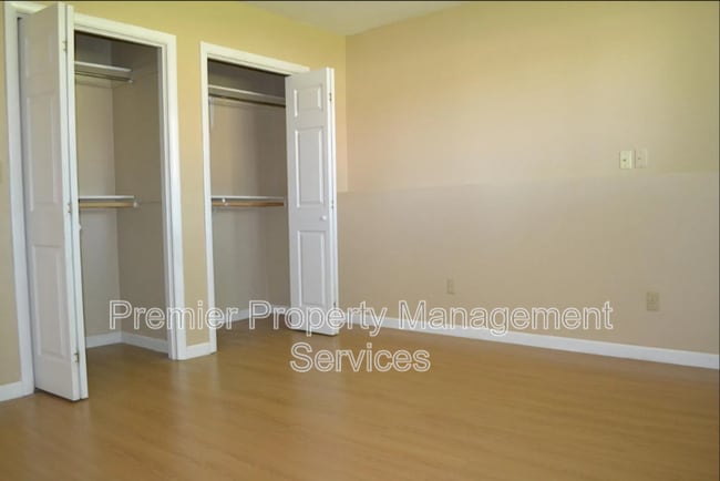 Building Photo - 10 Miners Pl