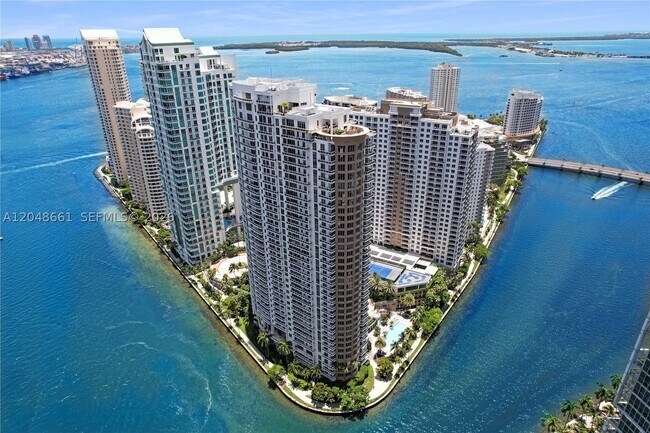 Foto del edificio - 801 Brickell Key Blvd
