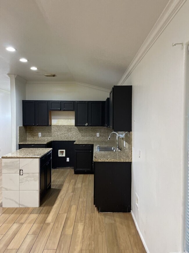 Foto del edificio - 8111 Sanford St