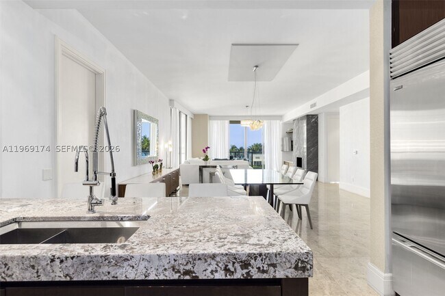 Foto del edificio - 9701 Collins Ave