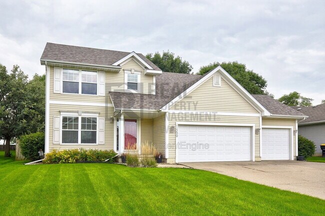 Building Photo - 1450 SE Rosewood Ct