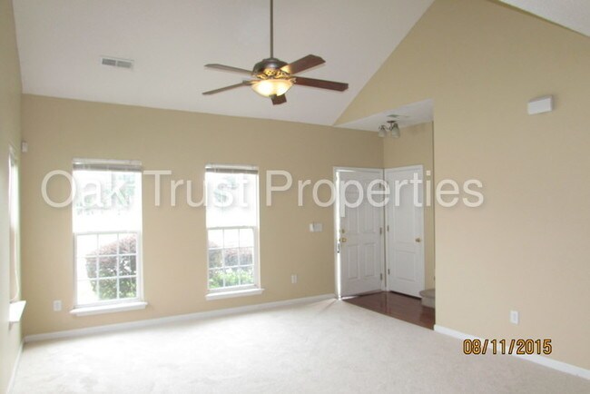 Building Photo - Lakes of Summerville