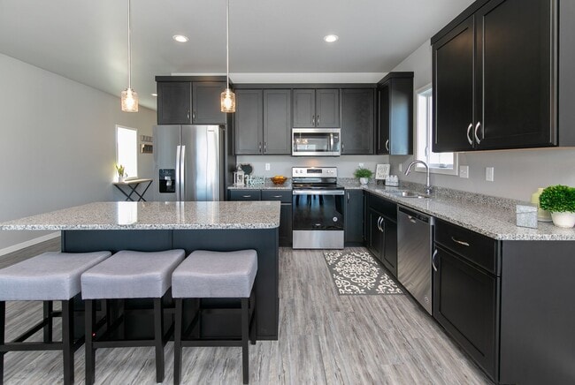 Building Photo - 4-bedroom, 3.5-bathroom West Fargo Single-...