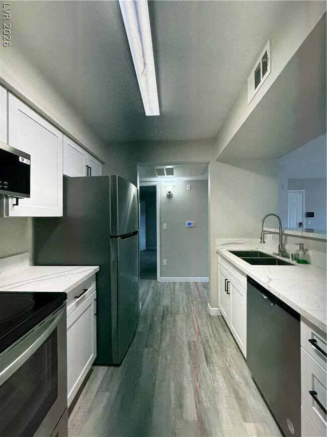 Building Photo - 1150 N Buffalo Dr