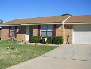Building Photo - 3941 Trinity Ln