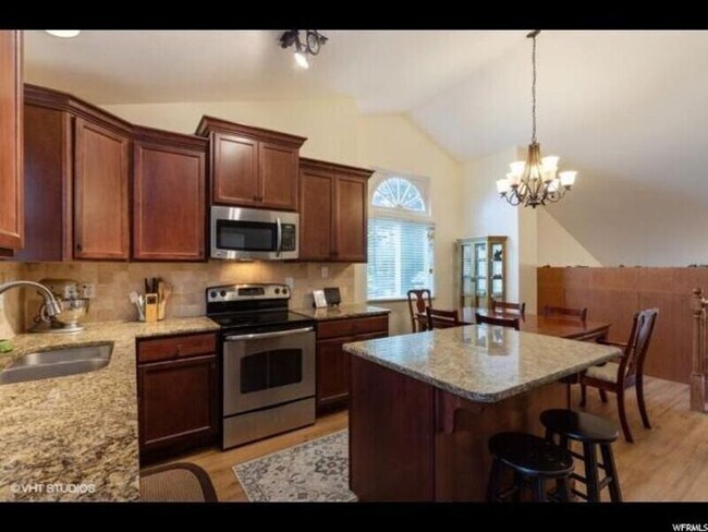 Building Photo - 3102 Applewood Dr