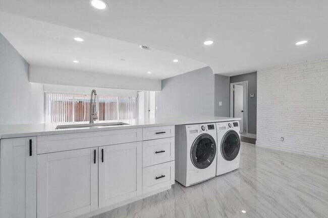 Foto del edificio - 708 NE 23rd Ave