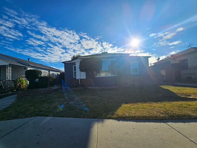 Building Photo - Charming 3BR House in Lynwood