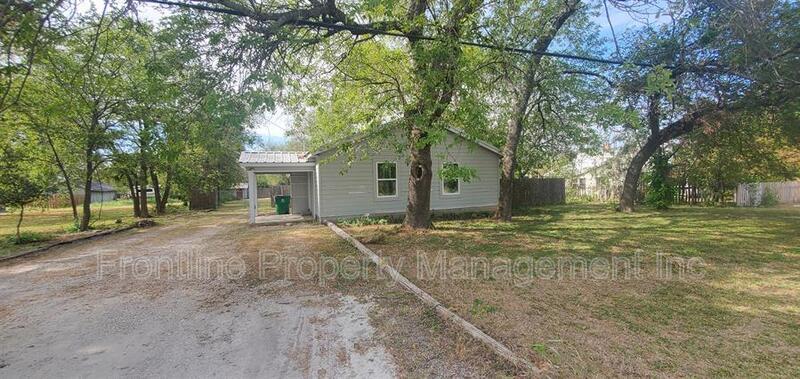 Primary Photo - 212 S Broadway St