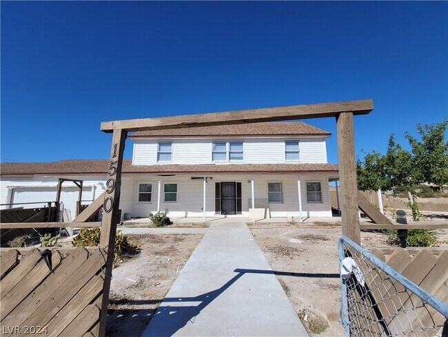 Building Photo - 1590 Mustang Dr