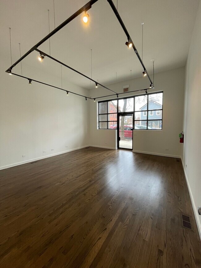 Building Photo - 1451 N Ashland Ave