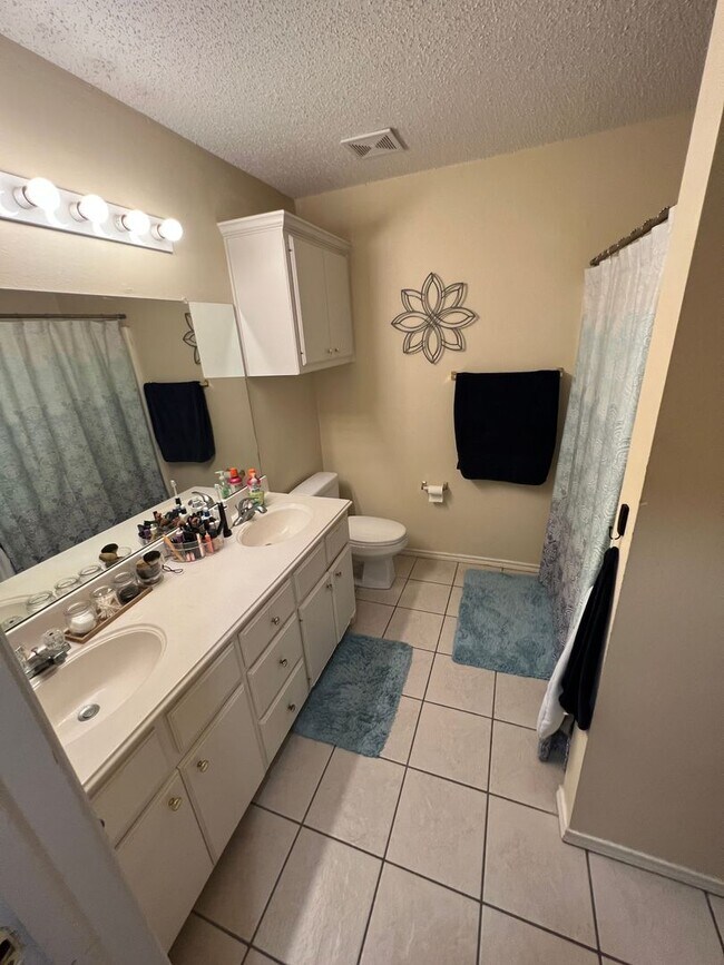 Foto del edificio - Available NOW! 2 bed 2 bath 2 car garage