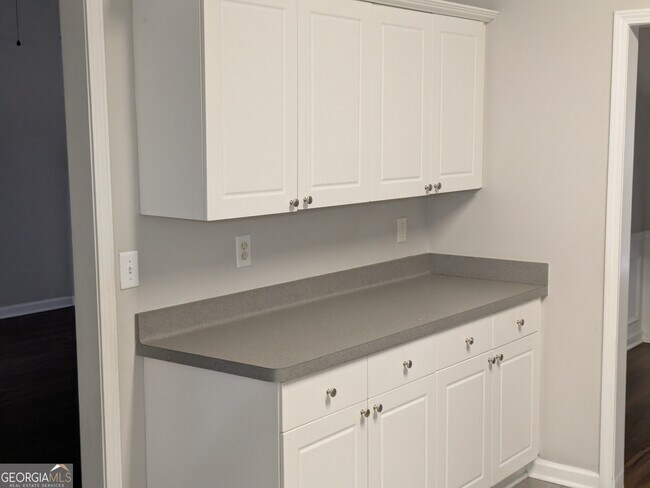 Building Photo - 1422 Fountain View Dr