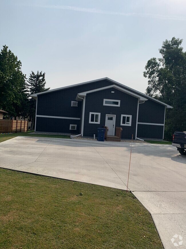 New Apartments For Rent in Henry SD with Garages 2 Rentals