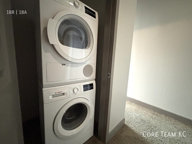 Foto del edificio - 306 E 12th St