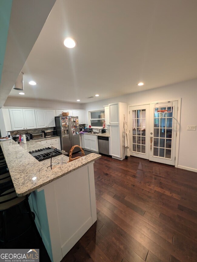 Building Photo - 3221 Bobolink Dr