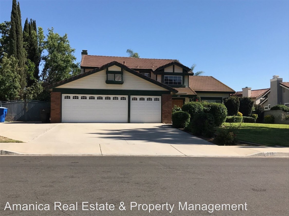 Primary Photo - 237 Gracefield Way