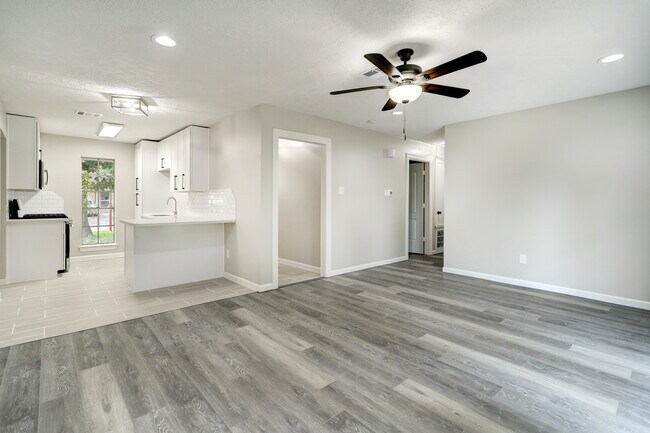 Foto del edificio - 4411 Oak Shadows Dr