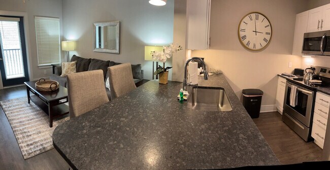 Foto del edificio - 8047 Wheeler Rd