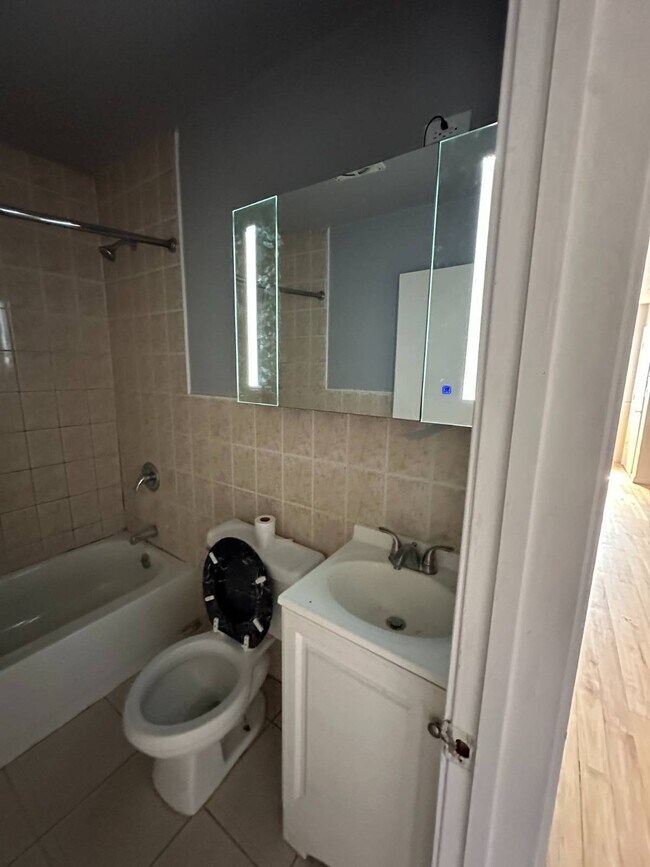 Foto del edificio - 807 Barbey St