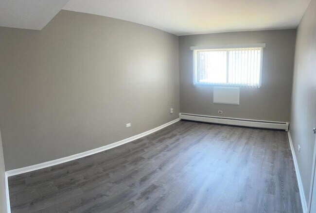 Foto del edificio - 3680 W 119th St