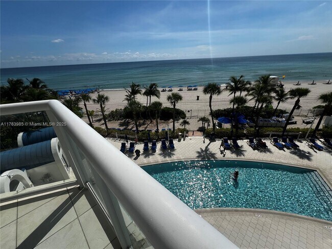Foto del edificio - 18671 Collins Ave