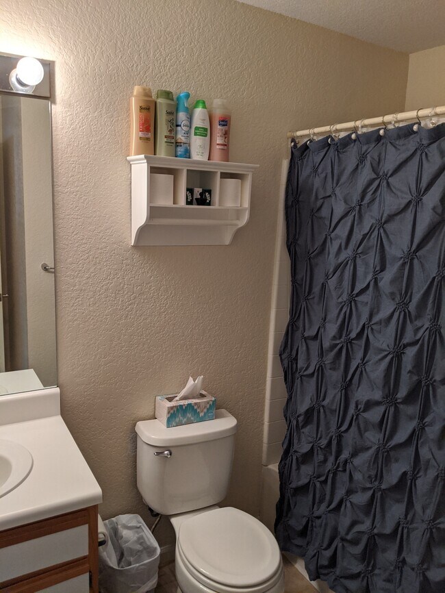 Foto del edificio - 205 E Hurd Ln