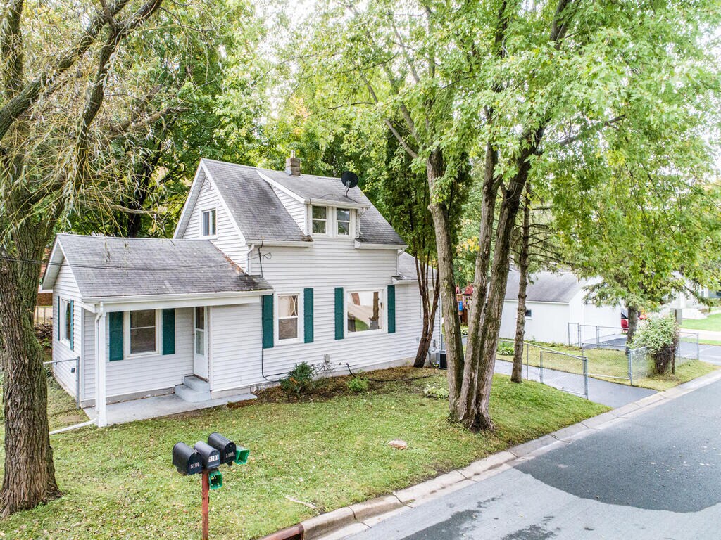 Primary Photo - 5101 Edgewater Dr