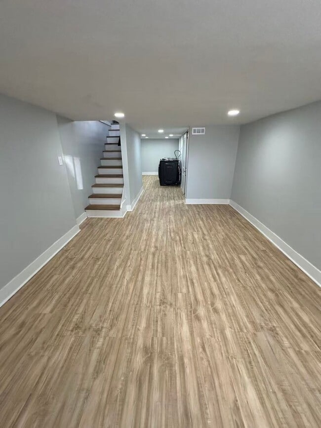 Building Photo - 3b1b house available in South Philly