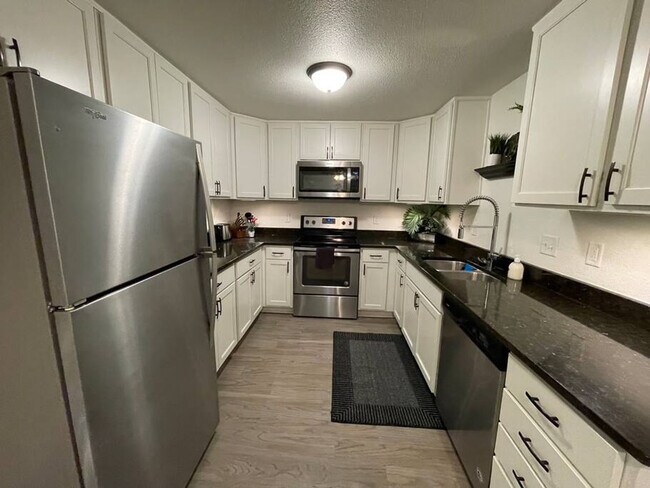 Foto del edificio - 1001 Cedar St