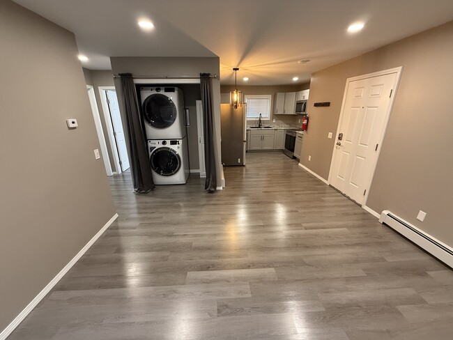 Building Photo - 609 Irwin St