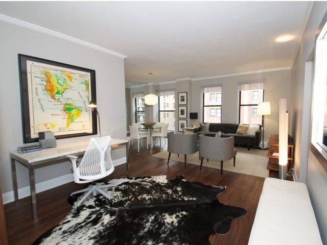 Building Photo - 193 E Chestnut St