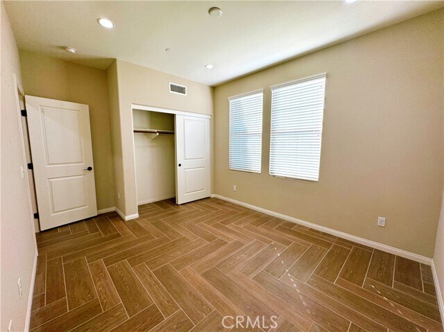 Building Photo - 3426 Villa Dr