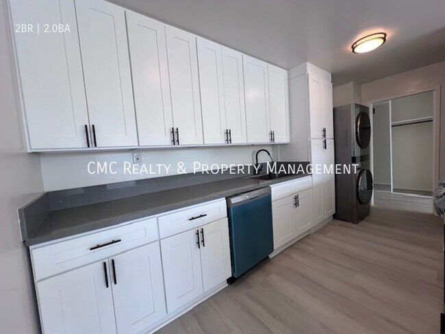 Building Photo - Spacious 2-bedroom, 2-bath corner unit loc...