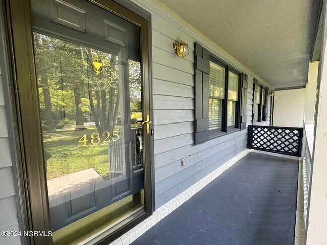 Building Photo - 4825 Long Branch Dr
