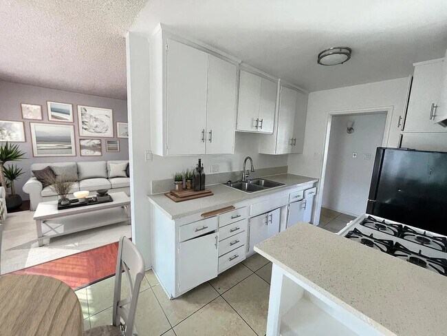 Foto del edificio - 8619 Belford Ave