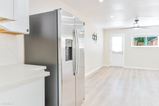 Building Photo - 2 br, 1 bath House - 194 4th Street, Unit B